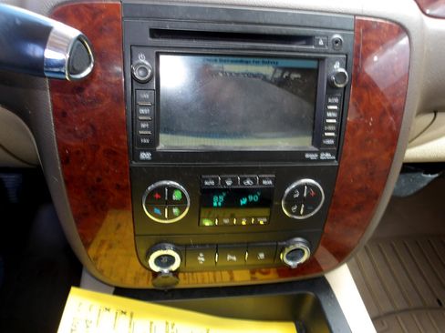 Used 2010 Chevrolet Tahoe 4WD image 23