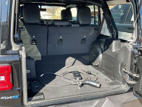 Used 2023 Jeep Wrangler Unlimited Sahara w/ Cold Weather Group image 25