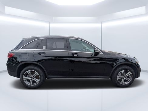 Certified 2022 Mercedes-Benz GLC 300 4MATIC image 2