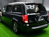 Used 2017 Dodge Grand Caravan SXT image 2