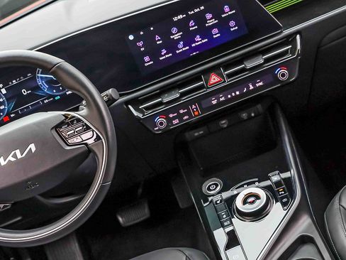 Certified 2024 Kia Niro Wind w/ Wind Preserve Package image 20