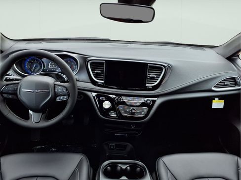 New 2026 Chrysler Pacifica Select image 11