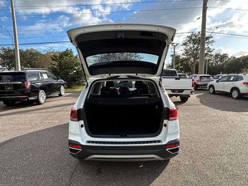 Used 2022 Volkswagen Taos SEL w/ Panoramic Sunroof Package image 43