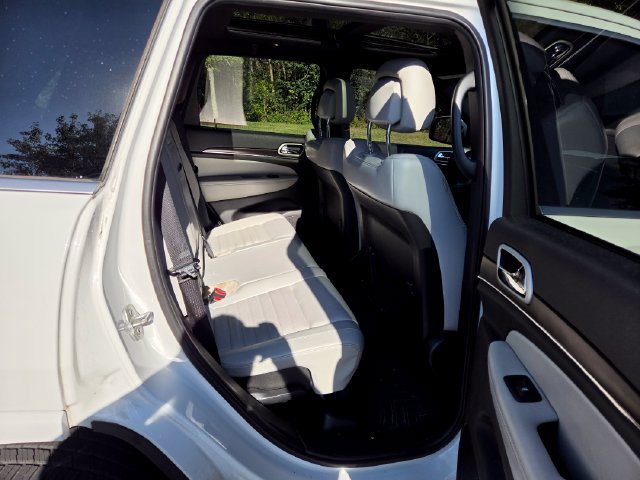 Used 2018 Jeep Grand Cherokee Limited AWD/4WD image 30