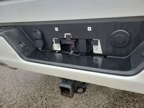 Certified 2022 Chevrolet Silverado 1500 High Country w/ Safety Package II image 9