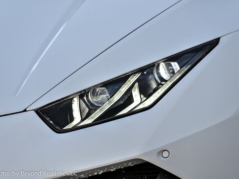 Used 2021 Lamborghini Huracan EVO image 10