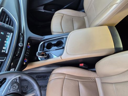 Used 2018 Buick Enclave Essence FWD image 23