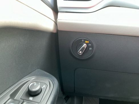 New 2025 Volkswagen Taos SE image 21