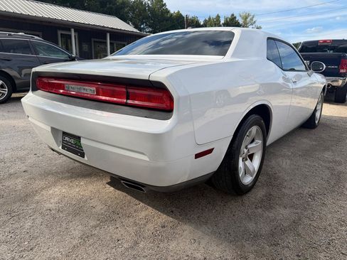 Used 2014 Dodge Challenger SXT RWD image 5
