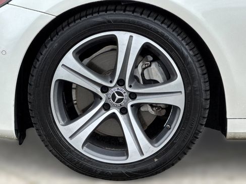 Used 2019 Mercedes-Benz E 300 4MATIC image 10