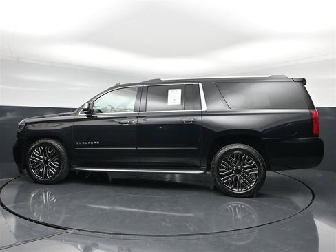 Used 2018 Chevrolet Suburban Premier AWD/4WD image 8