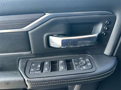 Used 2025 RAM 3500 Laramie AWD/4WD image 14