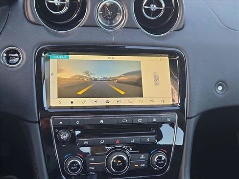 Used 2019 Jaguar XJ R-Sport RWD image 14