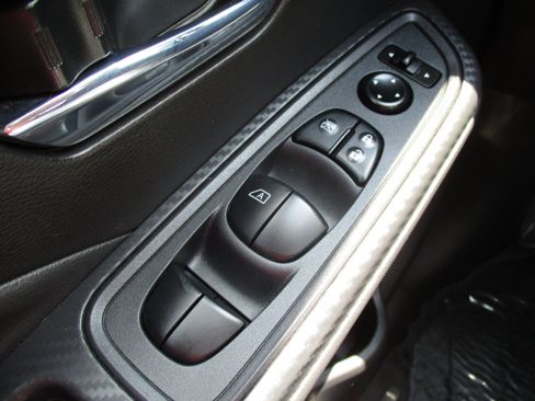 Used 2025 Nissan Versa SV FWD image 25