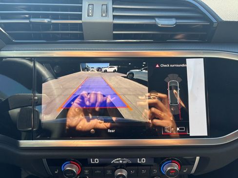 Used 2025 Audi Q3 2.0T Premium image 24