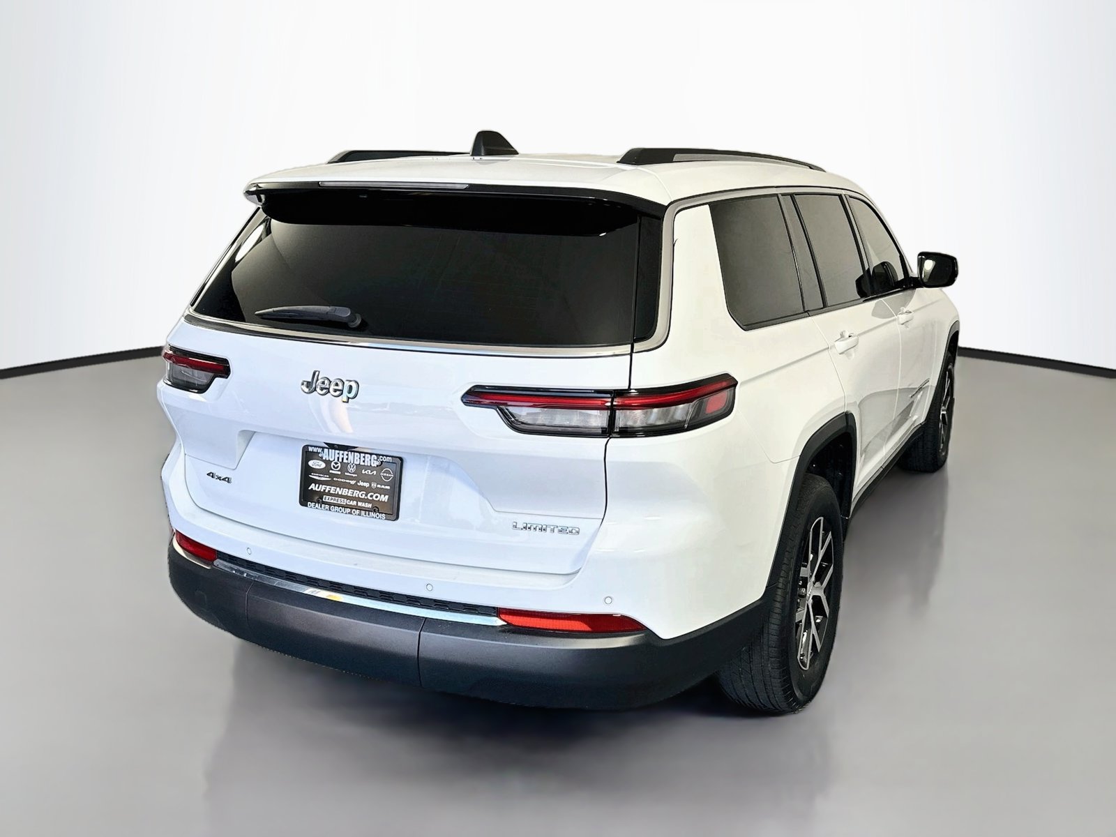Used 2023 Jeep Grand Cherokee L Limited AWD/4WD image 7