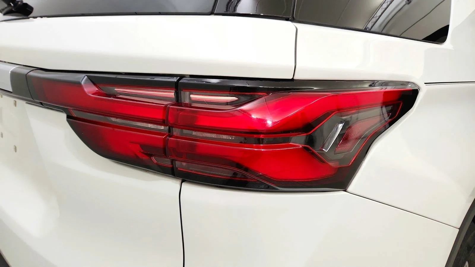 Used 2023 Chevrolet Traverse LT FWD image 40