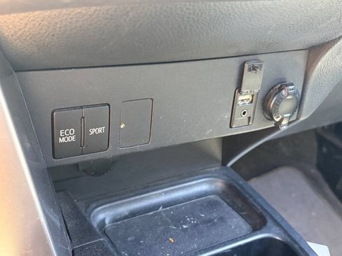 Used 2018 Toyota RAV4 LE w/ Carpet Mat Package FWD image 9