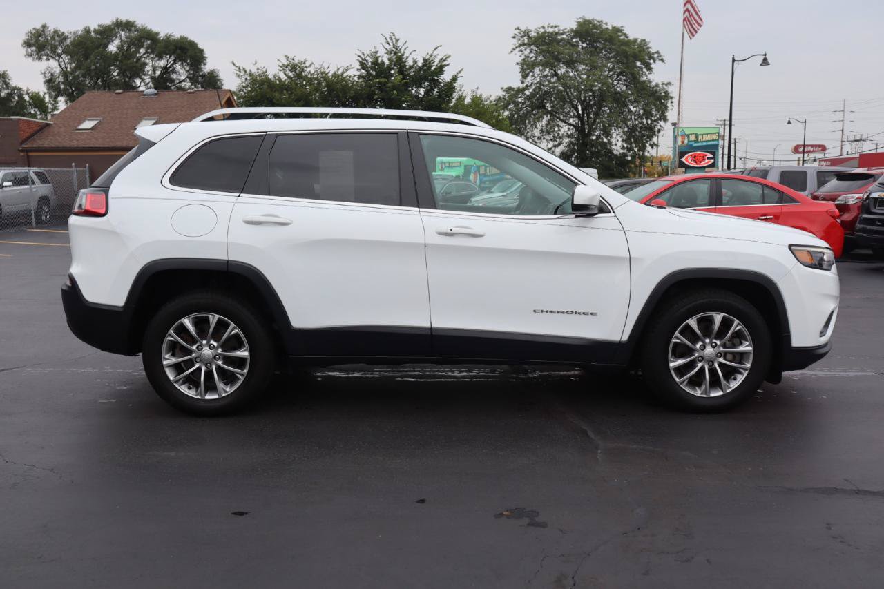 Used 2019 Jeep Cherokee Latitude Plus w/ Cold Weather Group FWD image 6