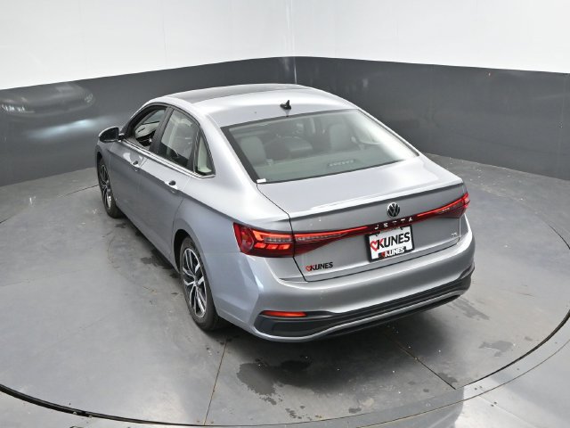 Used 2025 Volkswagen Jetta SE FWD image 41