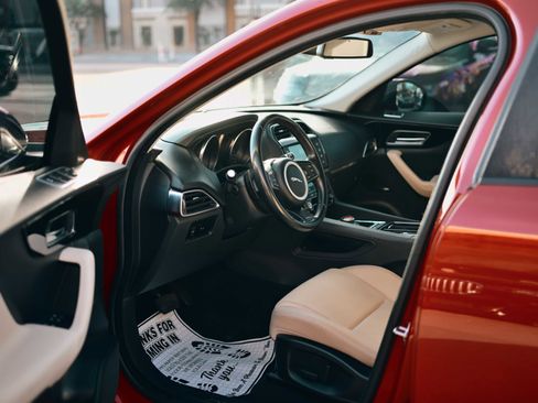 Used 2018 Jaguar F-PACE Premium image 7