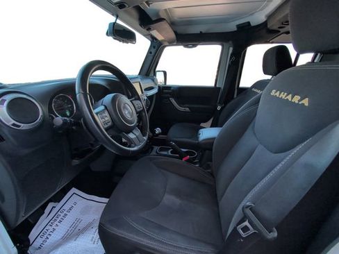 Used 2015 Jeep Wrangler Unlimited Sahara w/ Max Tow Package AWD/4WD image 9