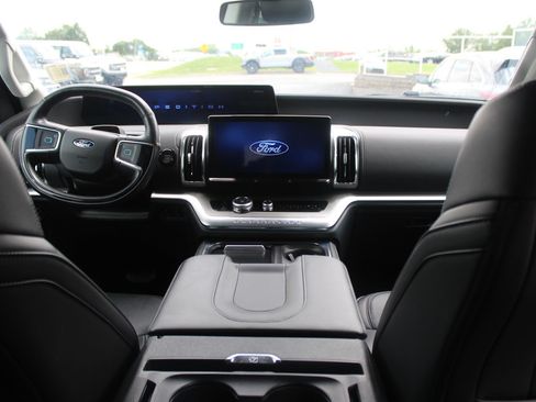 Used 2025 Ford Expedition Max Platinum AWD/4WD image 15