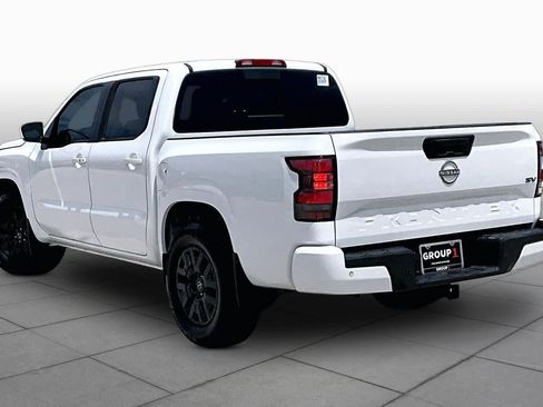 Used 2024 Nissan Frontier SV w/ SV Convenience Package RWD image 12
