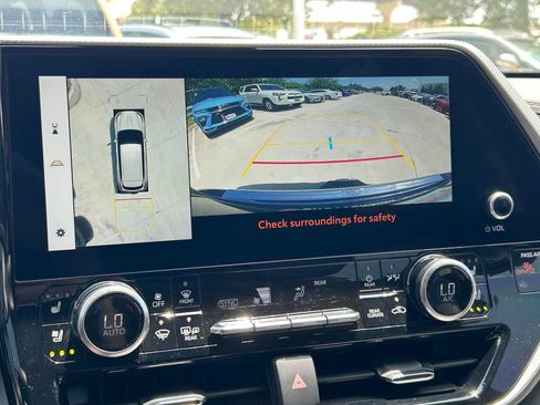 Used 2023 Toyota Highlander Platinum FWD image 40