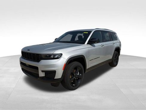 New 2025 Jeep Grand Cherokee L Altitude RWD image 22