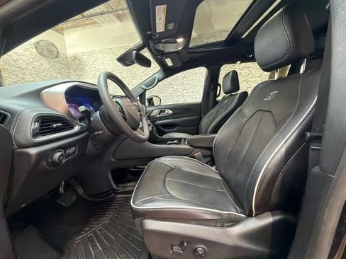 Used 2023 Chrysler Pacifica Limited w/ S Appearance Package FWD image 23