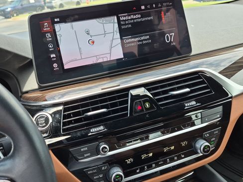 Used 2023 BMW 530i w/ Premium Package RWD image 29
