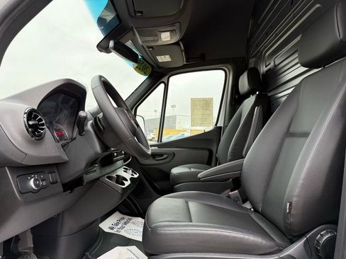 Used 2025 Mercedes-Benz Sprinter 2500 image 12
