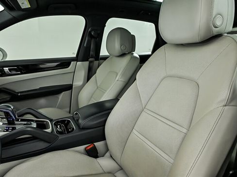 Used 2020 Porsche Cayenne S AWD/4WD image 18