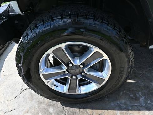 Used 2019 Jeep Wrangler Unlimited Sahara AWD/4WD image 10