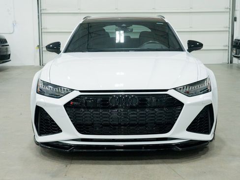 Used 2021 Audi RS 6 w/ Executive Package image 2