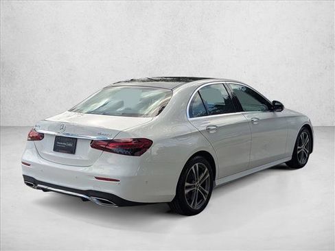 Used 2023 Mercedes-Benz E 350 4MATIC Sedan image 5