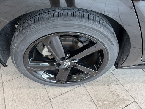 Used 2023 Nissan Sentra SR w/ Midnight Edition Package image 16