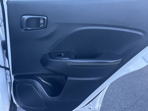 Used 2023 Hyundai Venue Limited image 18