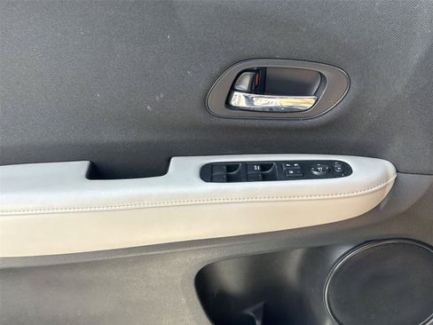 Used 2020 Honda HR-V LX image 32