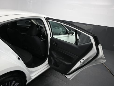 Used 2025 Nissan Altima 2.5 SV FWD image 12