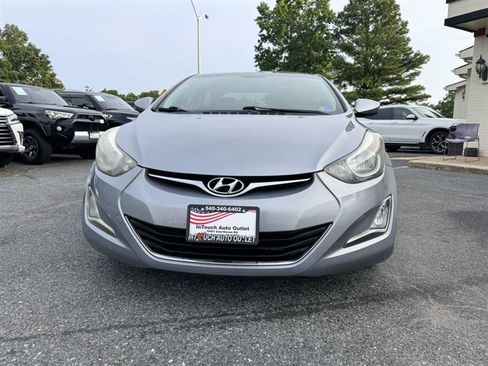 Used 2015 Hyundai Elantra SE w/ Option Group 02 FWD image 2