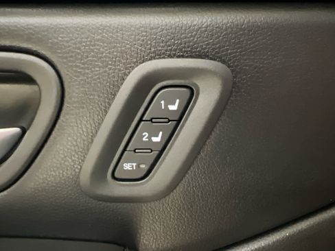 Used 2025 Honda Pilot TrailSport image 23