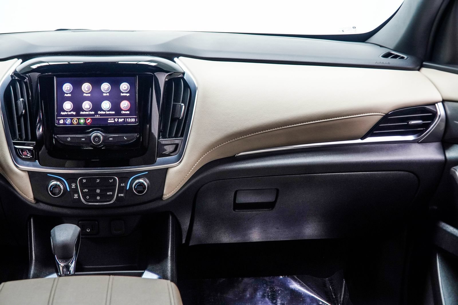 Used 2023 Chevrolet Traverse LS FWD image 18
