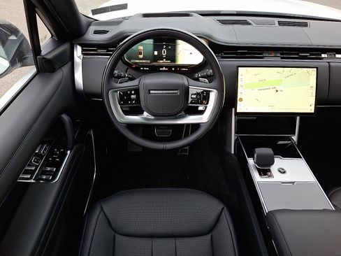 New 2025 Land Rover Range Rover SE image 4