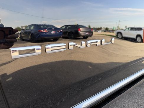 Used 2022 GMC Yukon Denali AWD/4WD image 9