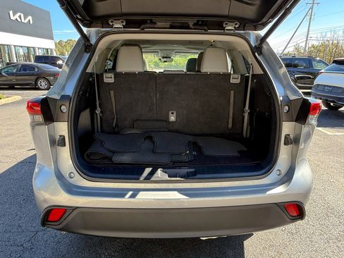 Used 2022 Toyota Highlander XLE image 9