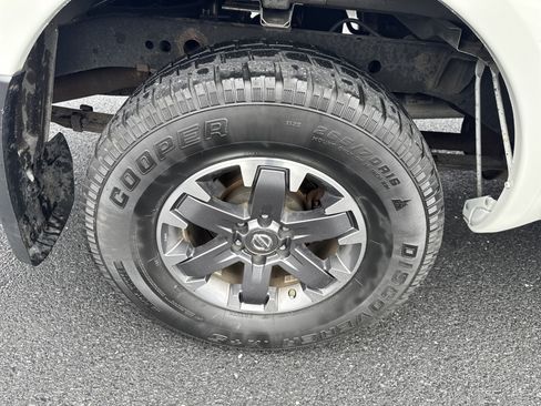 Used 2015 Nissan Frontier PRO-4X w/ Pro-4x Graphics Package AWD/4WD image 38