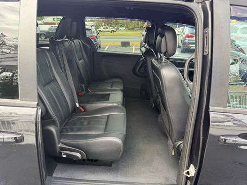 Used 2014 Dodge Grand Caravan SXT image 36