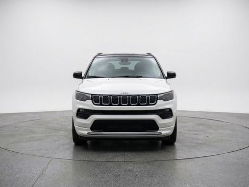 Used 2025 Jeep Compass Limited AWD/4WD image 2